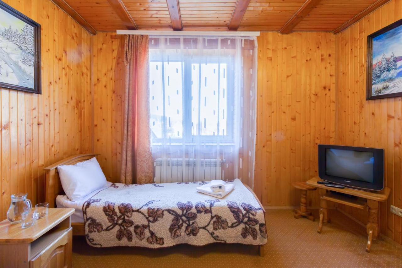 У Мар'Яни І Назара Hotel Yaremche Ngoại thất bức ảnh
