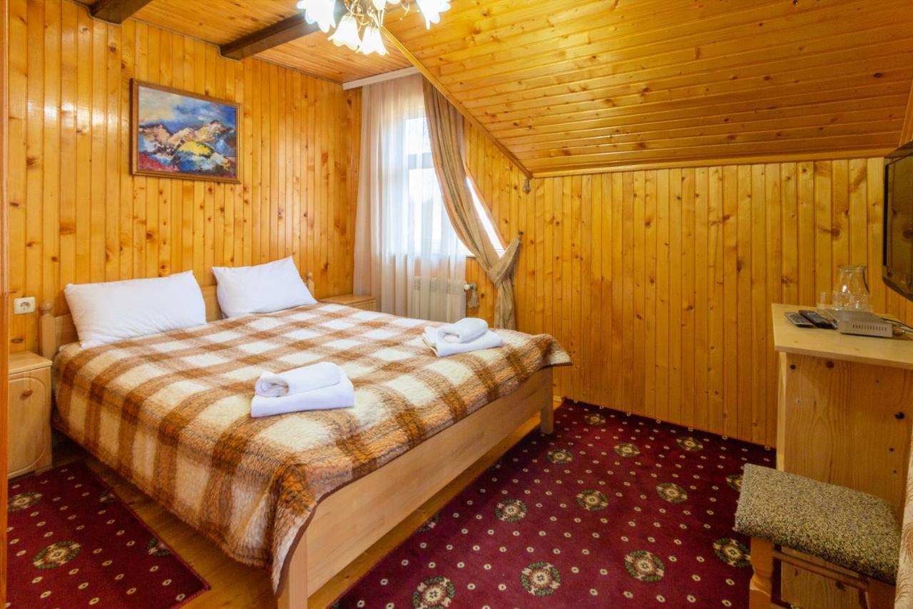 У Мар'Яни І Назара Hotel Yaremche Ngoại thất bức ảnh