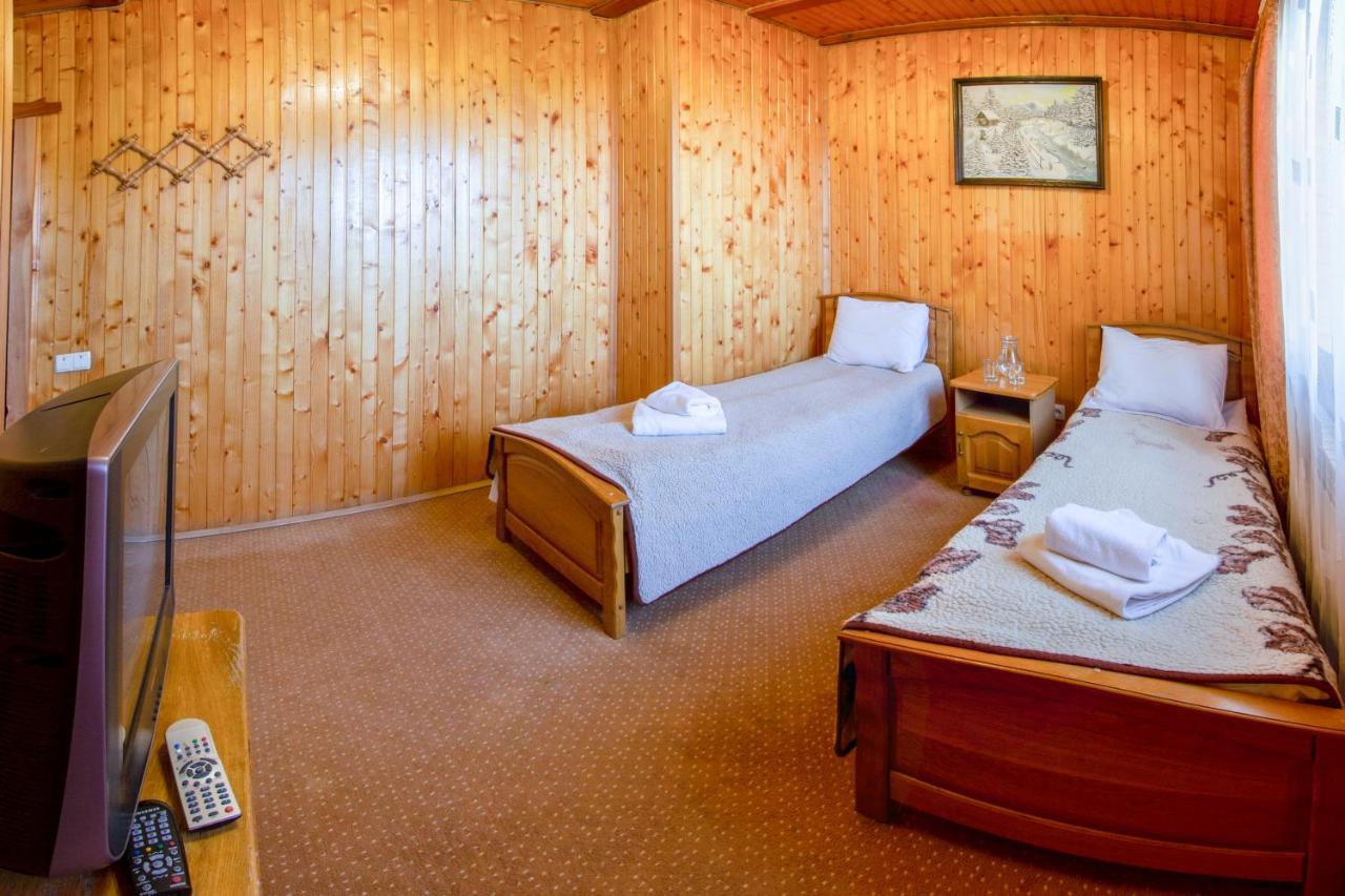 У Мар'Яни І Назара Hotel Yaremche Ngoại thất bức ảnh
