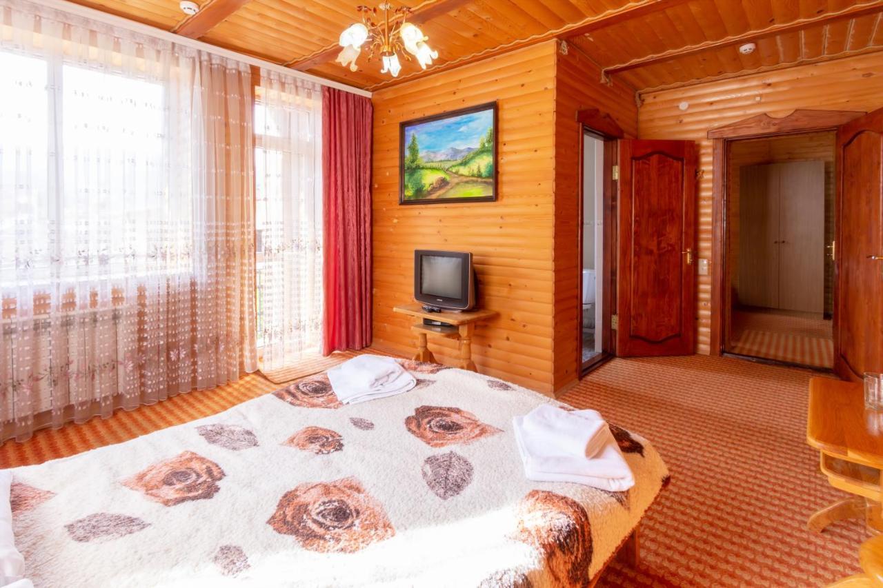 У Мар'Яни І Назара Hotel Yaremche Ngoại thất bức ảnh