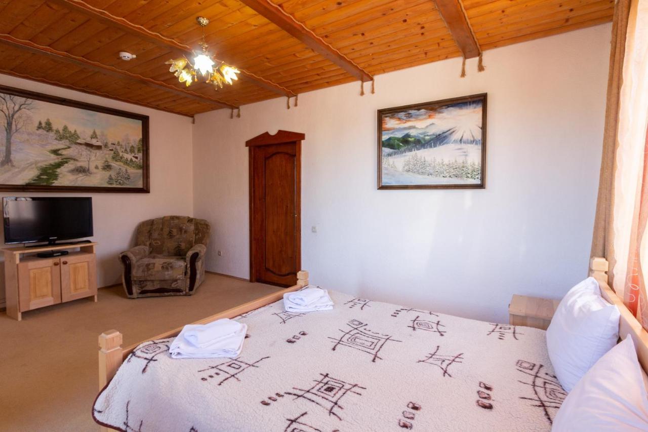 У Мар'Яни І Назара Hotel Yaremche Ngoại thất bức ảnh