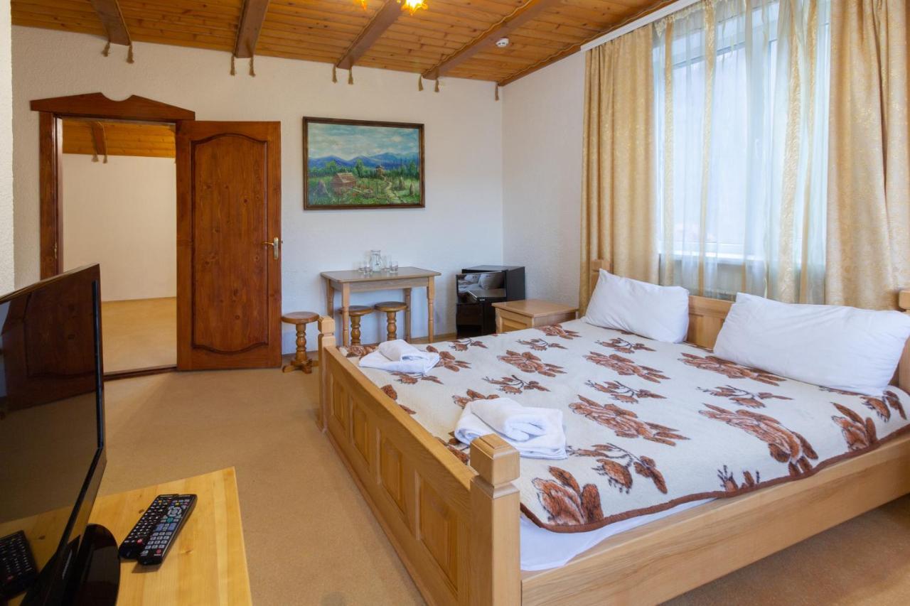 У Мар'Яни І Назара Hotel Yaremche Ngoại thất bức ảnh