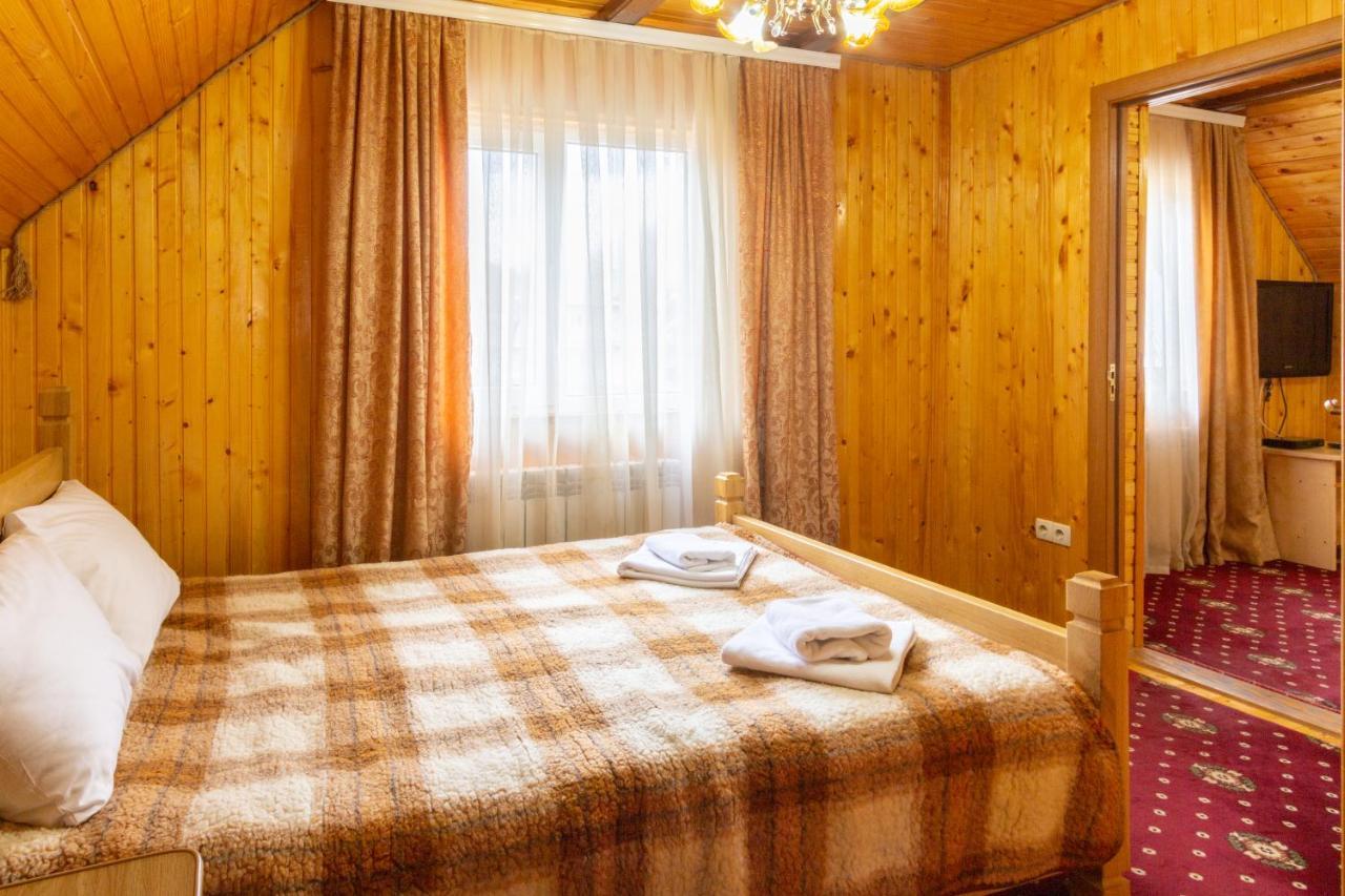 У Мар'Яни І Назара Hotel Yaremche Ngoại thất bức ảnh