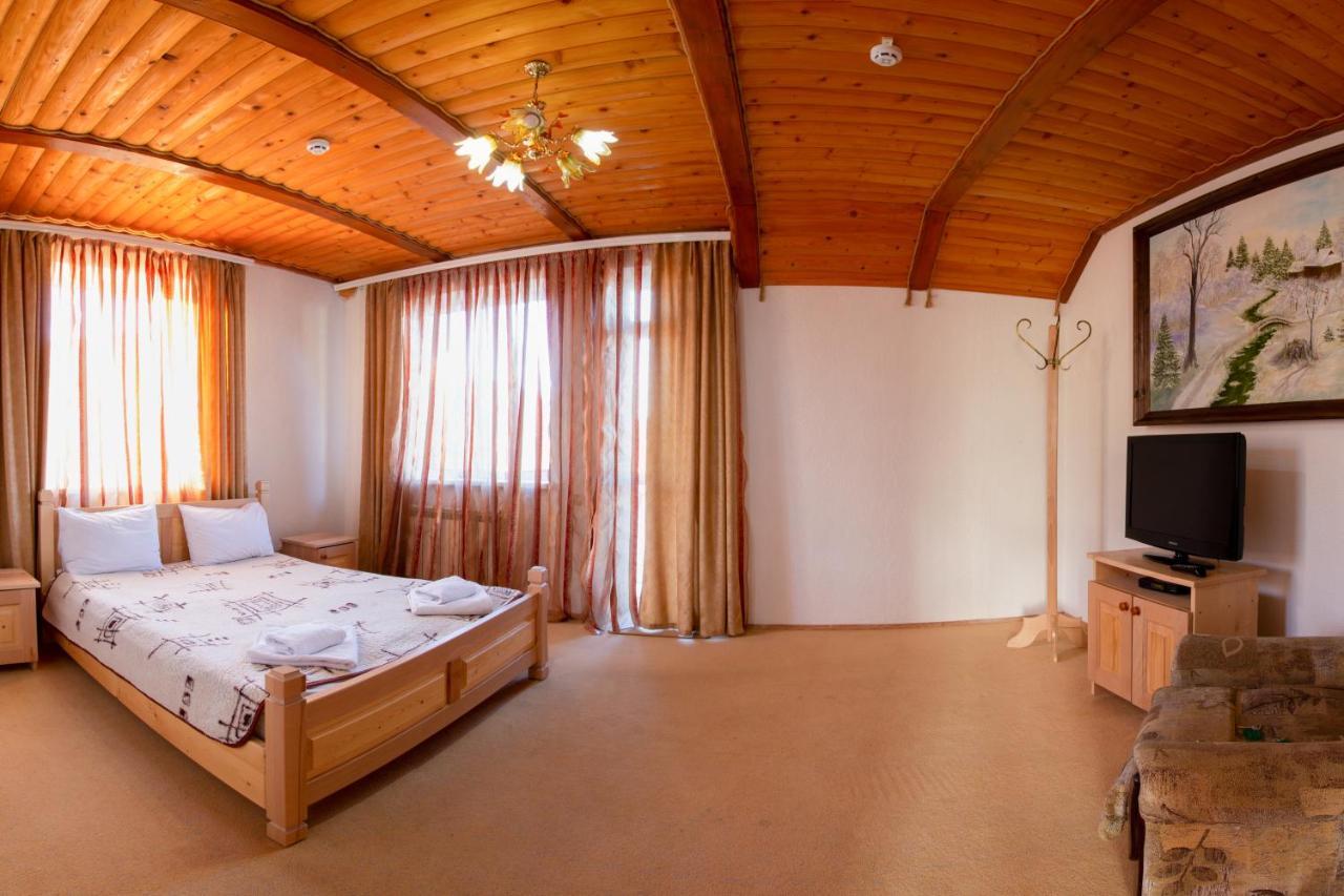 У Мар'Яни І Назара Hotel Yaremche Ngoại thất bức ảnh