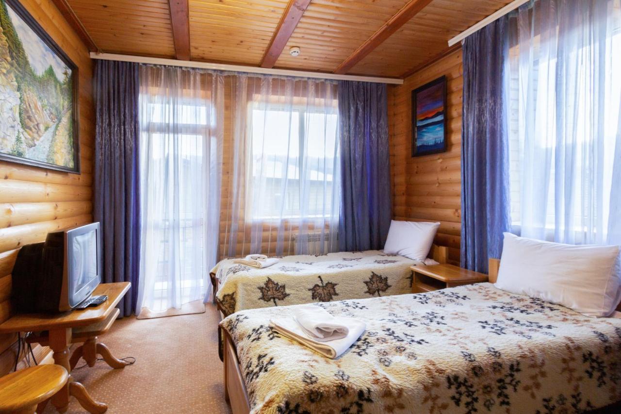 У Мар'Яни І Назара Hotel Yaremche Ngoại thất bức ảnh