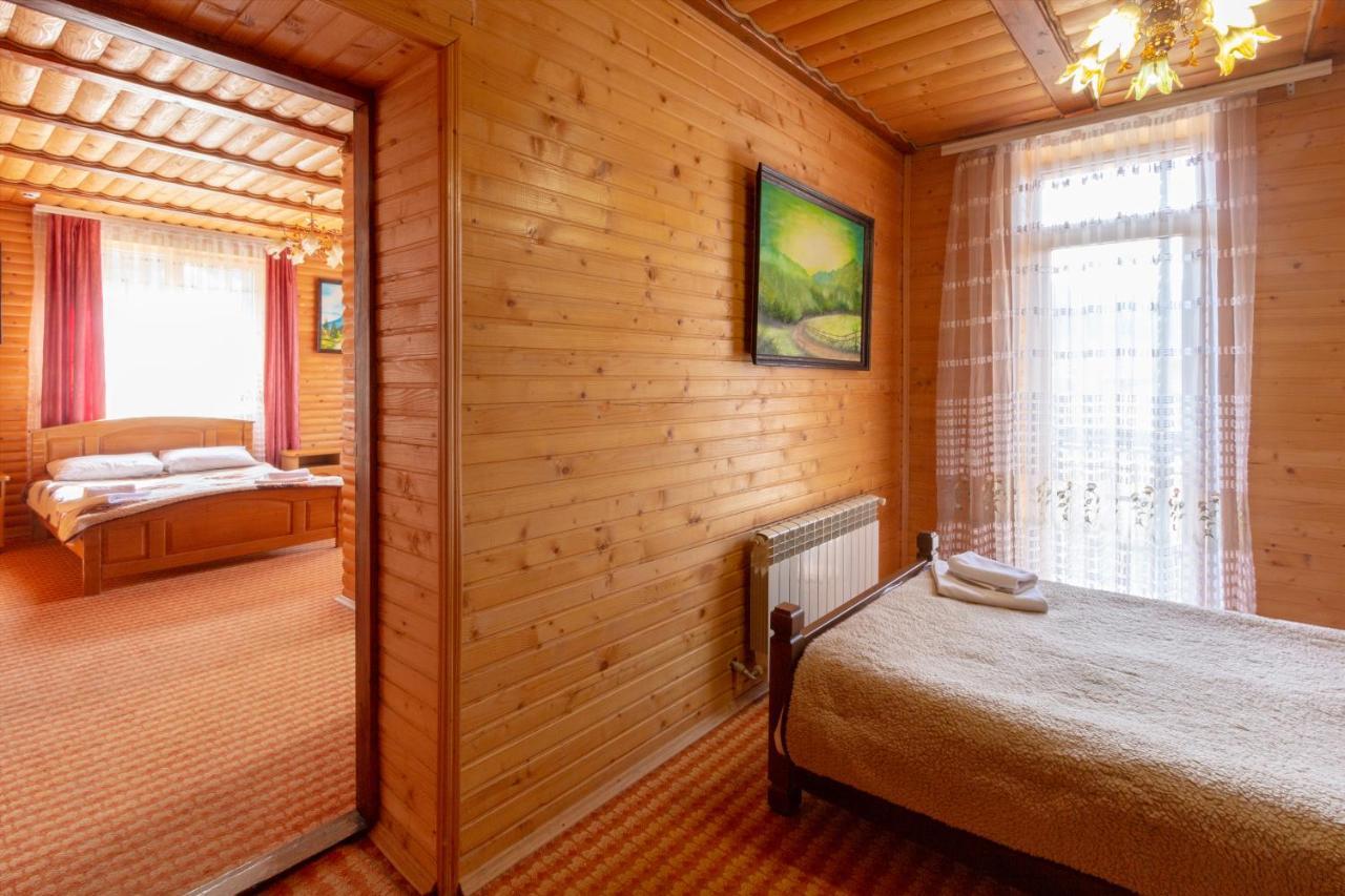 У Мар'Яни І Назара Hotel Yaremche Ngoại thất bức ảnh