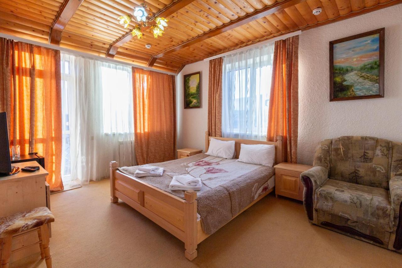 У Мар'Яни І Назара Hotel Yaremche Ngoại thất bức ảnh