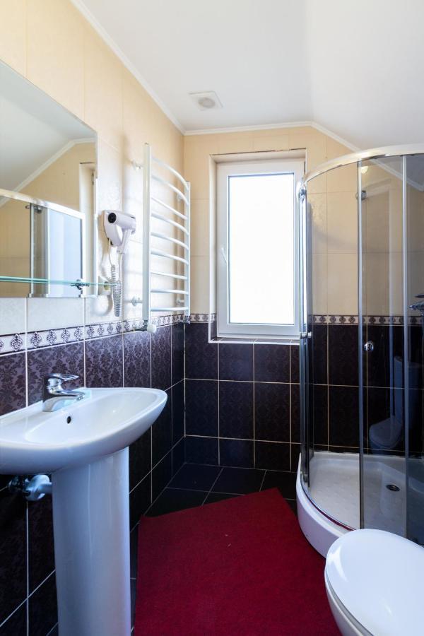 У Мар'Яни І Назара Hotel Yaremche Ngoại thất bức ảnh