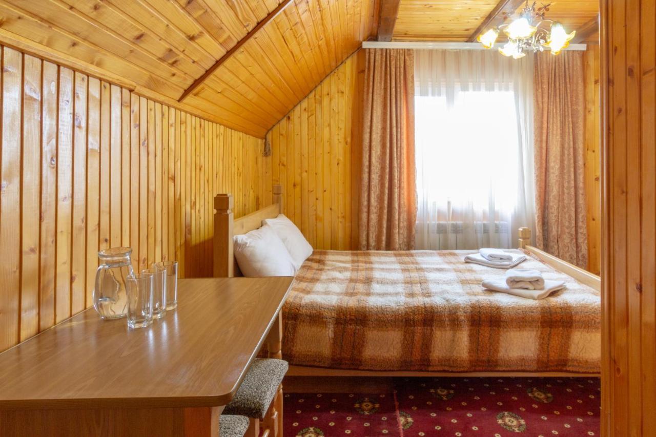 У Мар'Яни І Назара Hotel Yaremche Ngoại thất bức ảnh