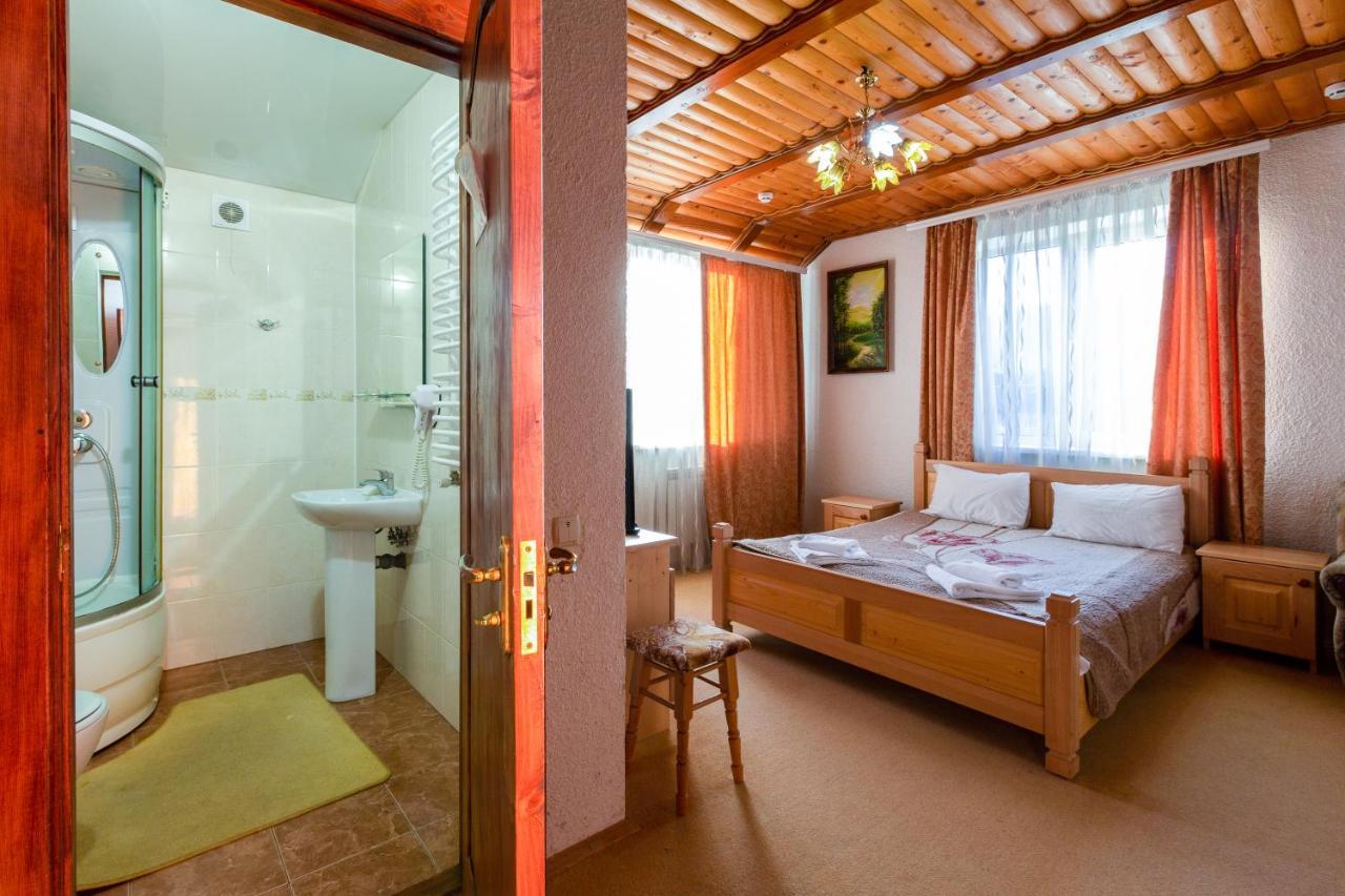 У Мар'Яни І Назара Hotel Yaremche Ngoại thất bức ảnh