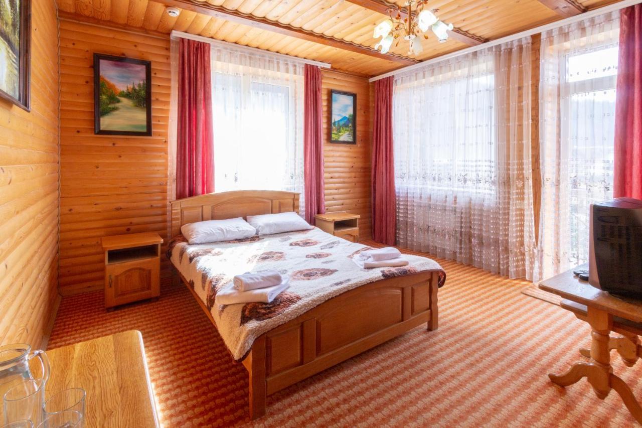У Мар'Яни І Назара Hotel Yaremche Ngoại thất bức ảnh