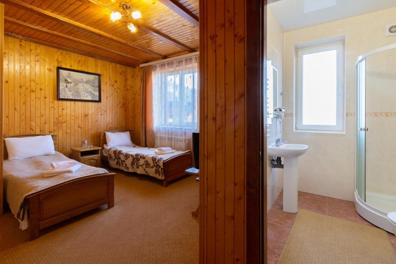 У Мар'Яни І Назара Hotel Yaremche Ngoại thất bức ảnh