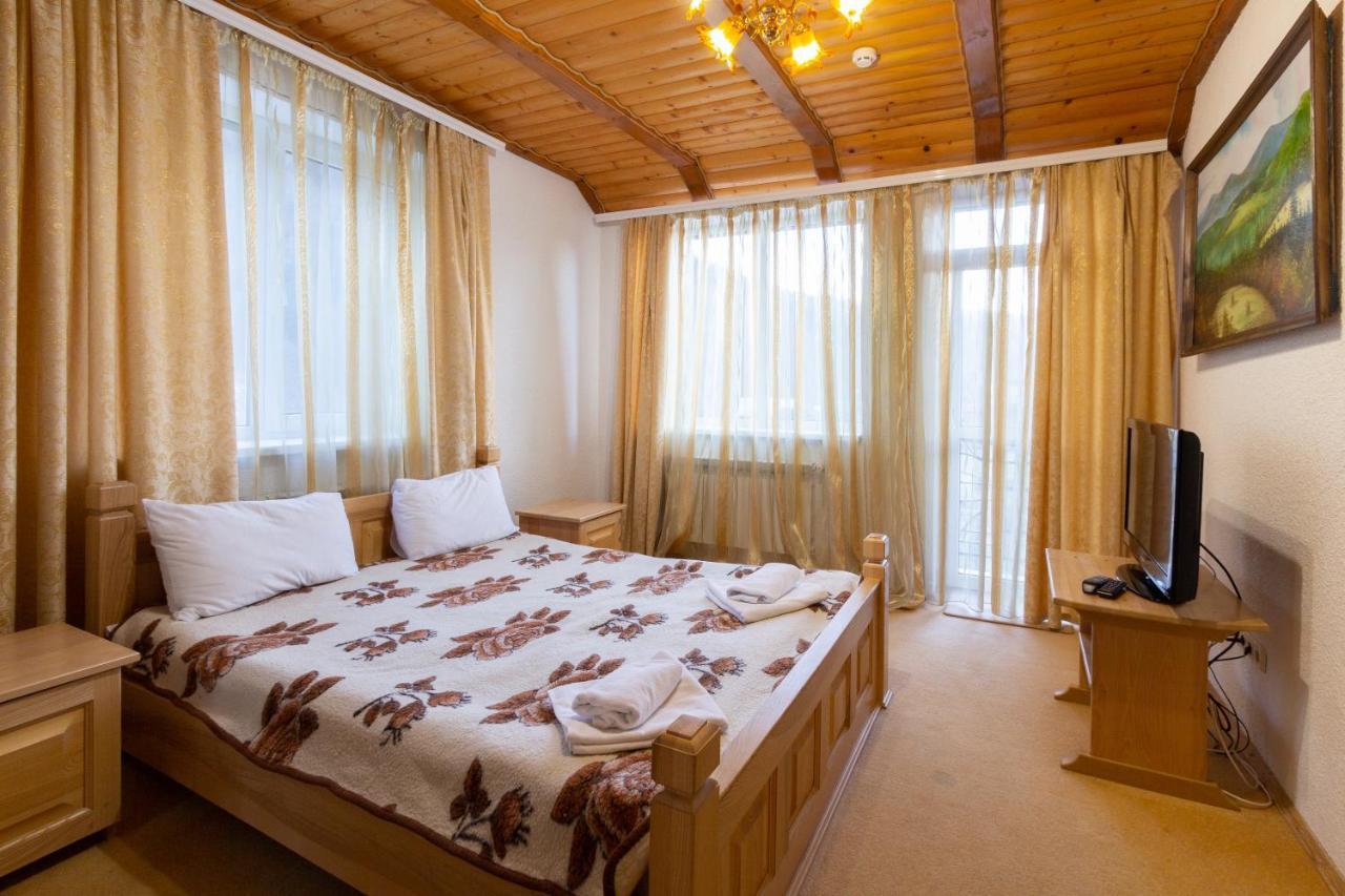 У Мар'Яни І Назара Hotel Yaremche Ngoại thất bức ảnh