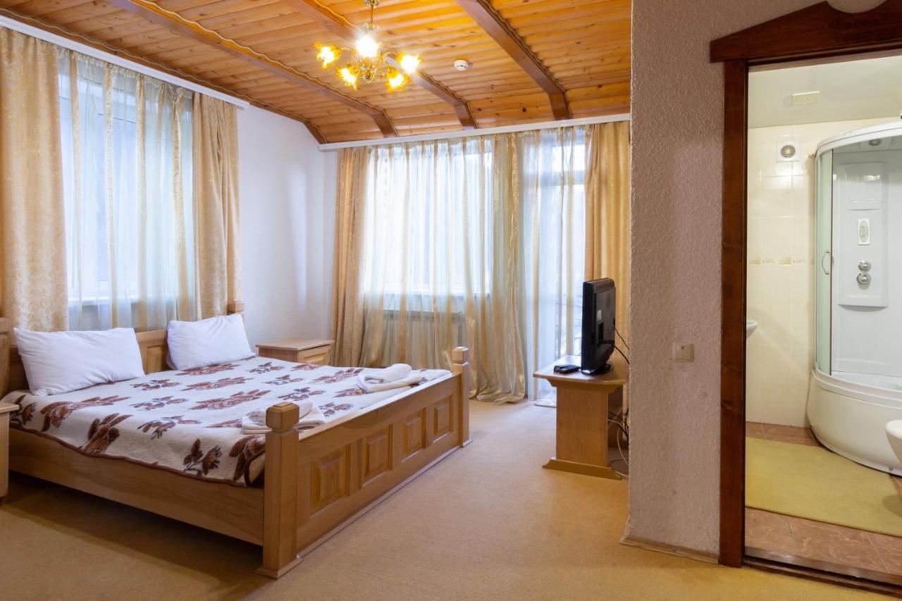 У Мар'Яни І Назара Hotel Yaremche Ngoại thất bức ảnh