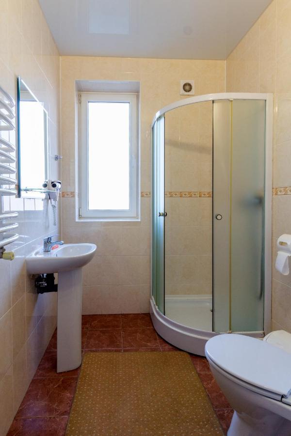 У Мар'Яни І Назара Hotel Yaremche Ngoại thất bức ảnh